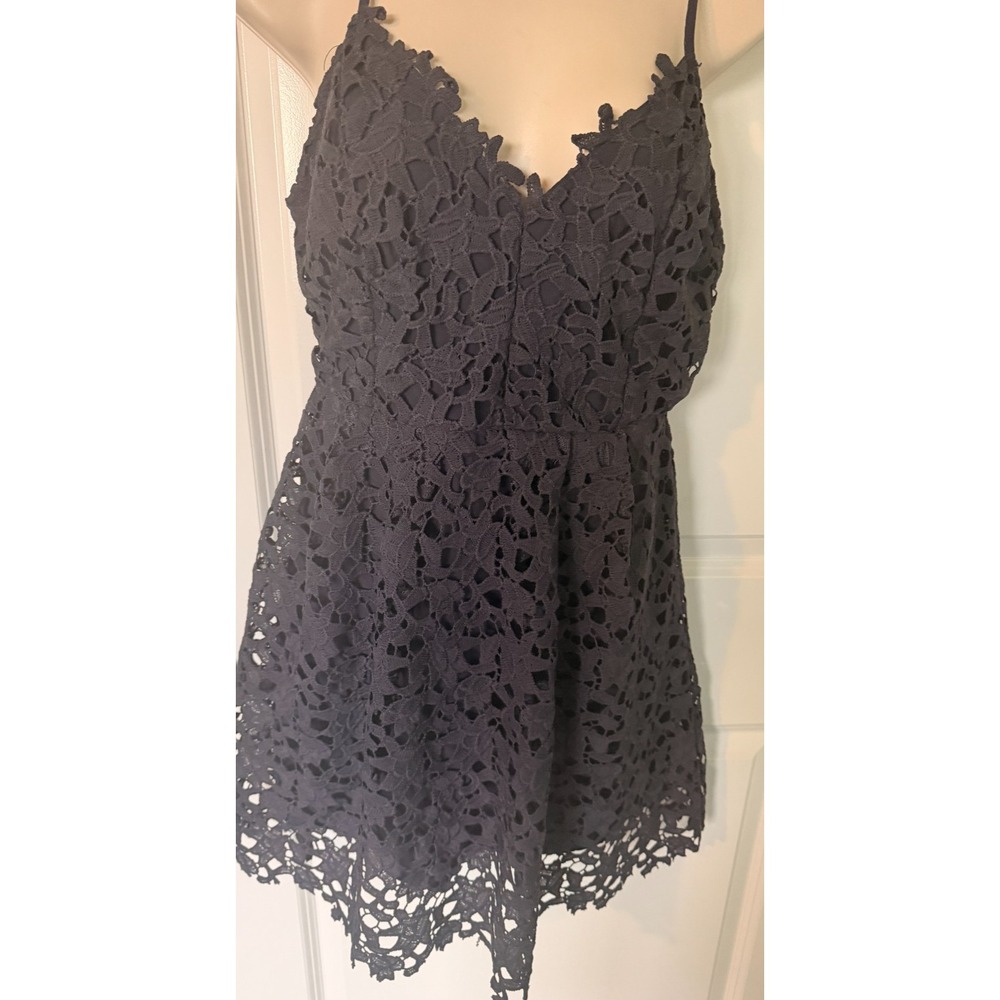ASTR The Label Navy Blue Lace Mini Dress Womens Large L Scalloped Hem V-Neck